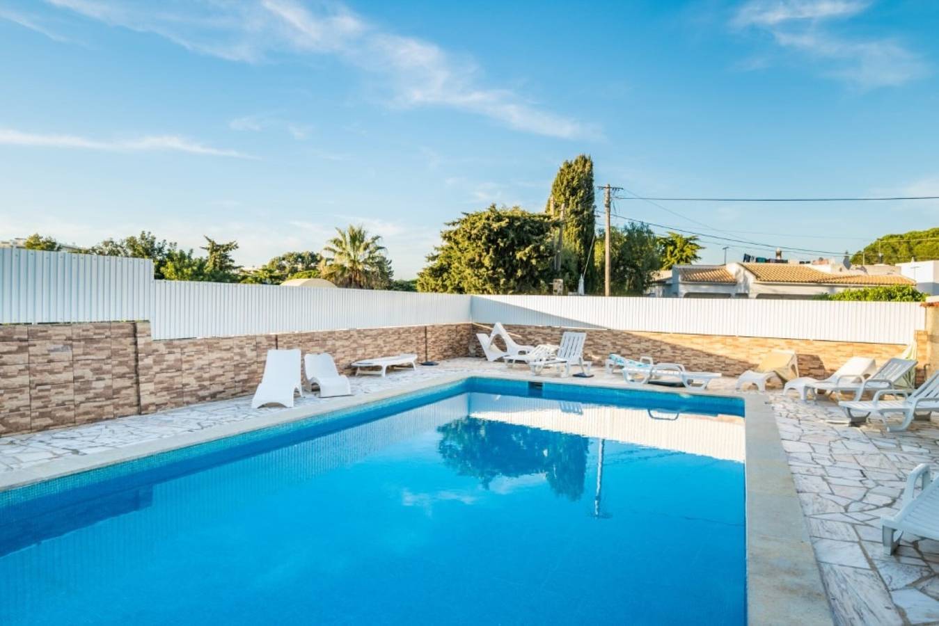 Geheel appartement, Appartement 'T1 Anastacio' dichtbij de zee met gedeeld zwembad & Wi-Fi in Albufeira, Faro District