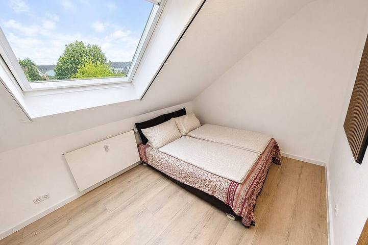 Ganze Wohnung, Großzügiges 5-Sterne Apartment mit Dachterrasse, Klimaanlage und Wallbox in Solingen, Bergisches Land