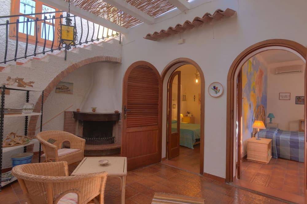 Wunderbares alleinstehendes Ferienhaus mit privatem Pool, Klimaanlage,  W-Lan und Terrasse in Punta Milocca, Syrakus