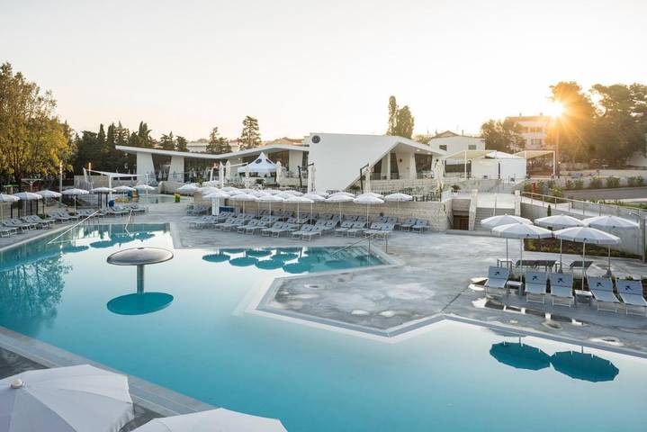 Villaggio vacanza per 2 persone, con Terrazza e Giardino nonché Piscina per bambini e Piscina in Croazia