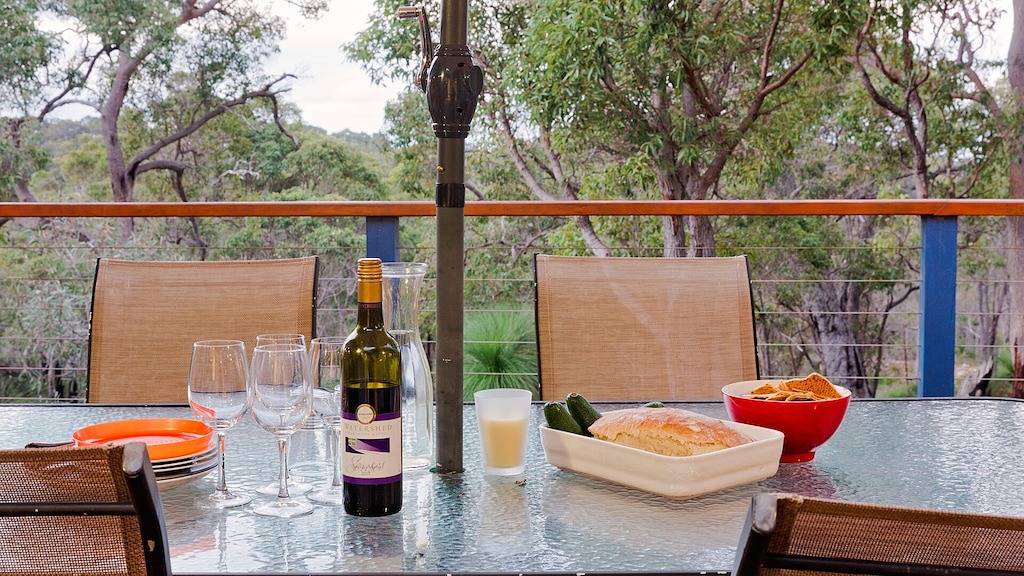 Big Rock Dreaming Bush Retreat w Stylish Comforts in Dunsborough, Western Australia