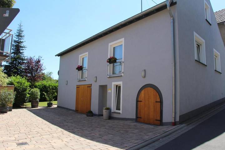 Ferienwohnung für 3 Personen, mit Terrasse und Garten sowie Ausblick am Laacher See