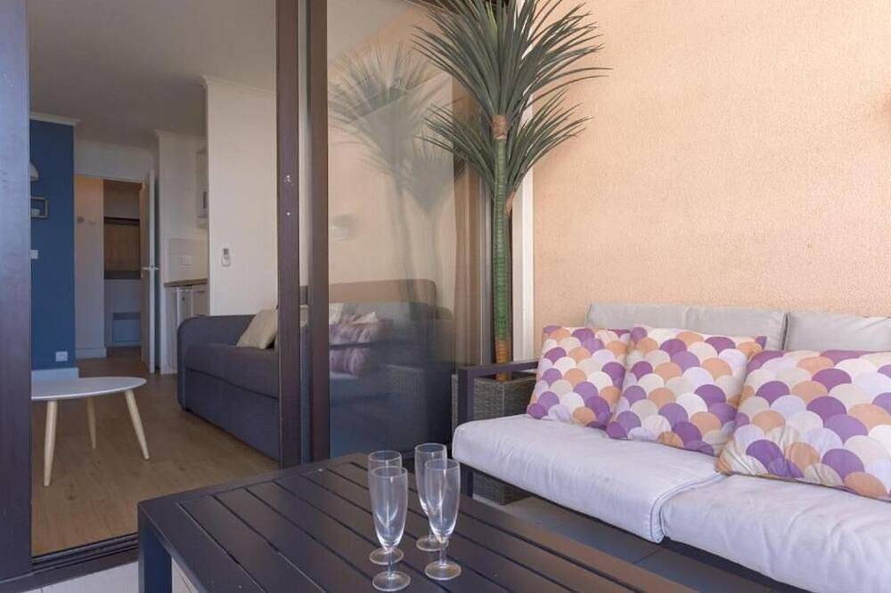 Ganze Wohnung, L'Azur avec terrasse vue mer et piscine accessible in Cannes La Bocca, Cannes