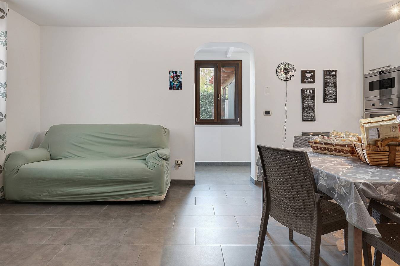 Casa vacacional 'Dal Cappellaio Matto' con terraza privada, Wi-Fi y aire acondicionado in La Lama (Taranto), Taranto