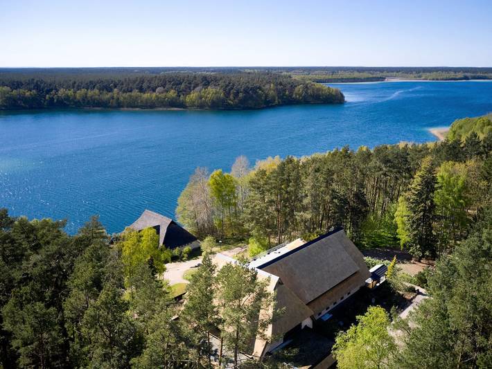 Ferienwohnung für 3 Personen, mit Pool und Garten sowie Sauna, kinderfreundlich in Nossentiner Hütte