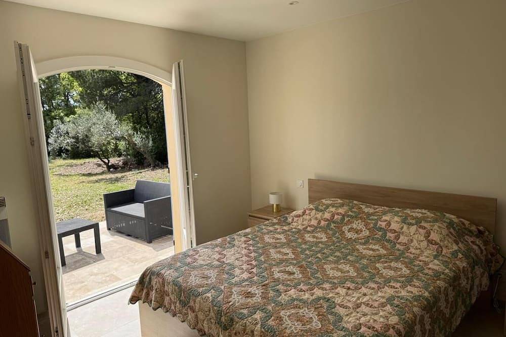 Villa \"Belles Feuilles\" with swimming pool and tennis court in Trans-en-Provence, Draguignan region