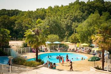 Maison de campagne pour 6 personnes, avec vue ainsi que balcon et piscine à Mauroux
