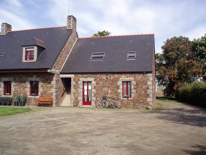 Gîte pour 2 personnes, avec jardin à Courtils