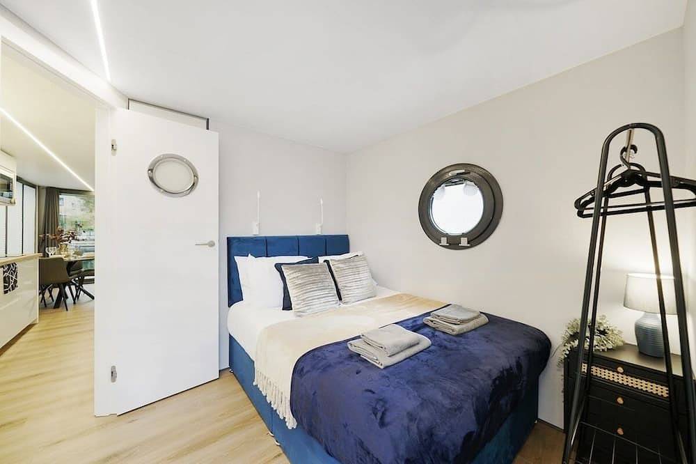 Unique Water Lodge with Rooftop in Tower Hamlets, London