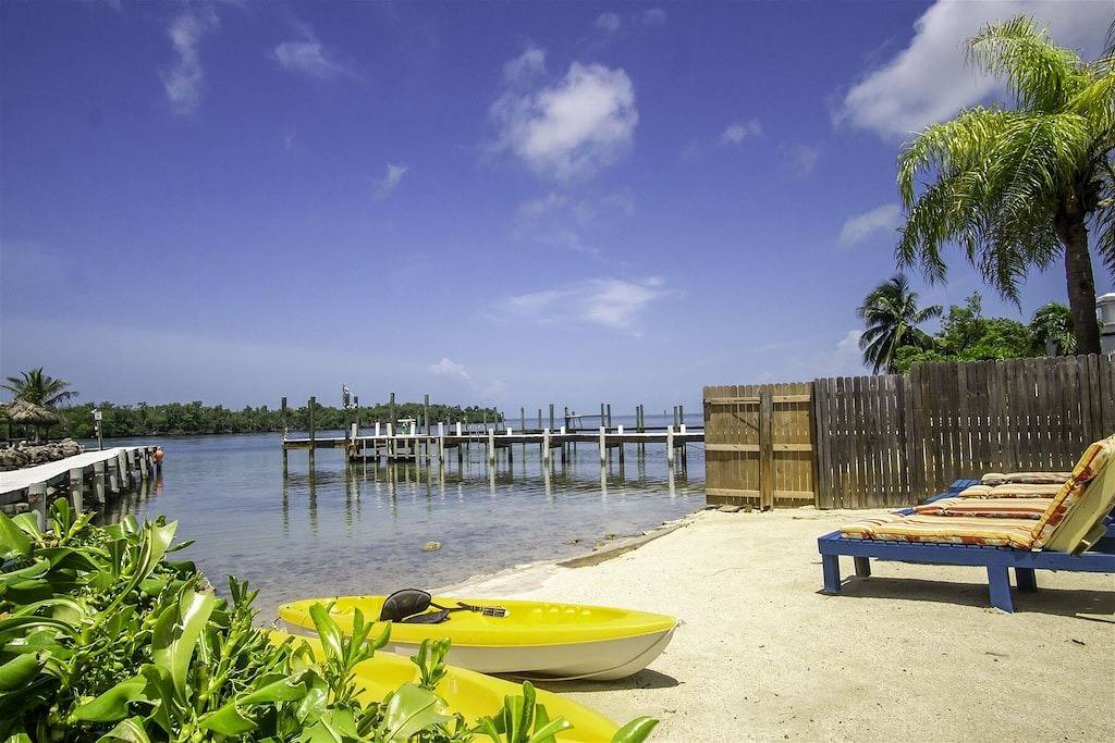 5 Seas Retreat 4 bed 2 bath dock, pool, Sandy Beach Dockage For up to a 25 ft boat in Marathon, Monroe County