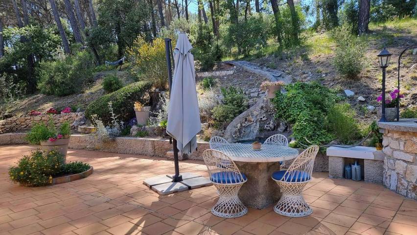 Location de vacances pour 6 personnes, avec vue ainsi que piscine et jardin à La Bouilladisse - 4