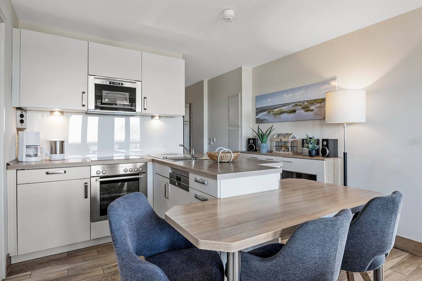 Ganze Wohnung, Tolle Ferienwohnung in Strandnähe mit Sauna, Strandkorb u. Balkon mit Meerblick in Wremen, Cuxland