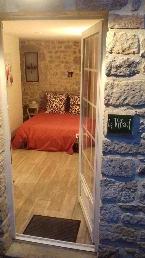 Le vitrail Chambre Équipée sans service repas 1073 rue des carrières 50700 Yvetot bocage in Yvetot-Bocage, Côte de la Déroute