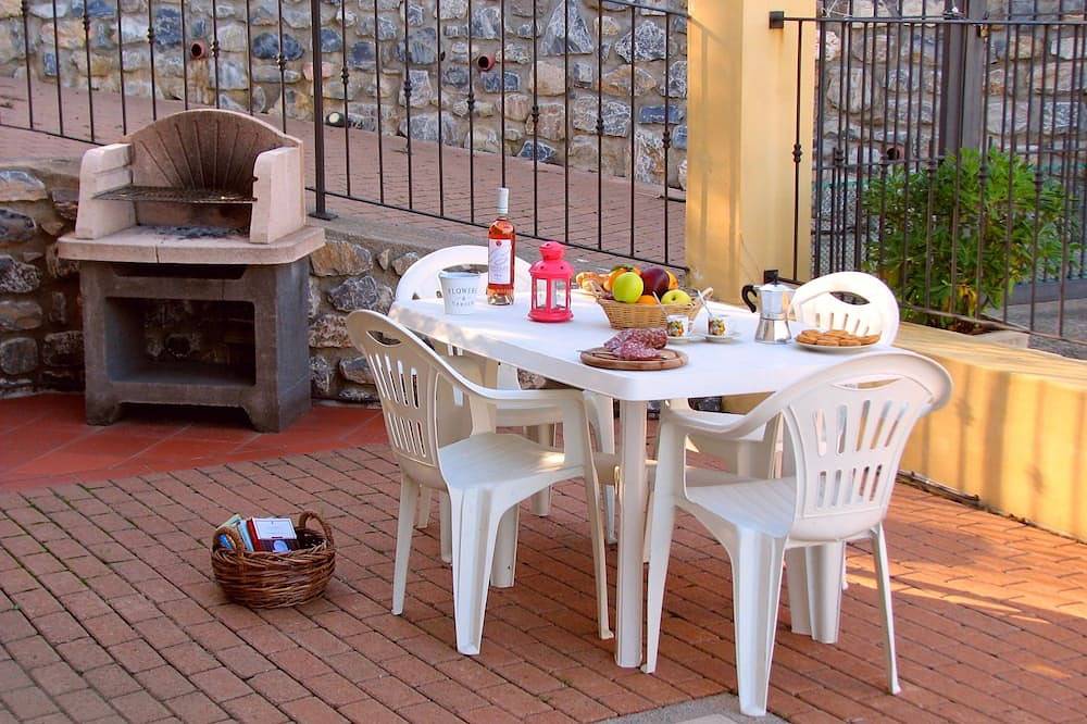 Apartamento entero, La Meloria: terraza y jardín con barbacoa - a 2 km de las playas de Diano Marina in Diano Castello, Riviera di Ponente