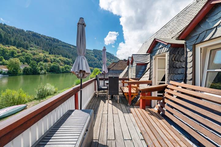 Entire apartment, Top Moselle Apartment: Stunning Panoramic Views in Traben-Trarbach, Bernkastel-Kues region