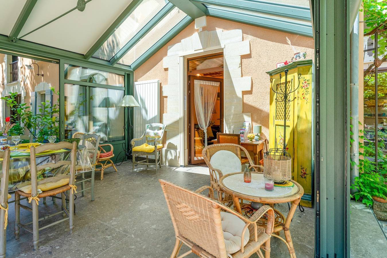 Ganze Wohnung, Familienfreundliches Ferienhaus mit beheiztem Gemeinschaftspool, Wlan & Klimaanlage in Le Thor in Le Thor, Vaucluse