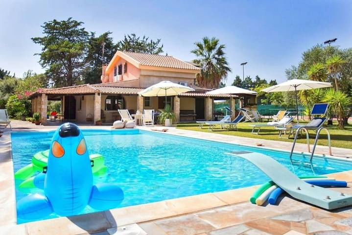 Agriturismo per 8 persone, con giardino e piscina in Provincia di Sassari