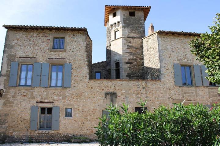 Location de vacances pour 8 personnes, avec Terrasse ainsi que Jardin et Vue à Bourg-lès-Valence