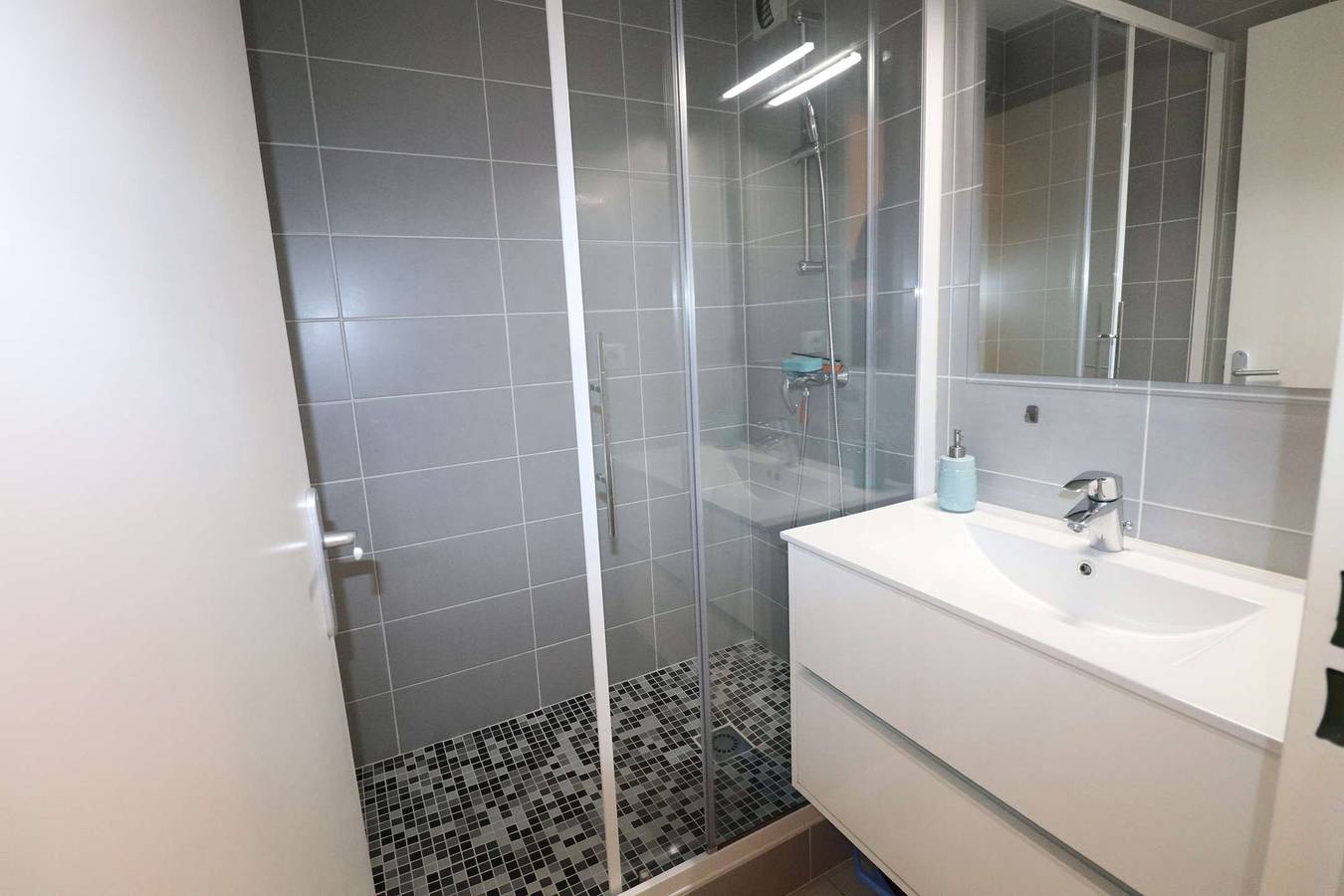 Appartement de vacances entier, Joli 2 pièces cabine Rdj parking clim 100m plage in Port Camargue, Le Grau-du-Roi