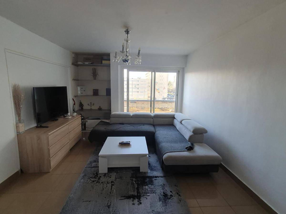 Appartement entier, Three-Bedroom Apartment in Épinay-sous-Sénart, Essonne