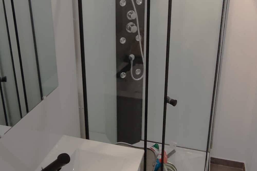 Entire apartment, New Air Conditioned Studio + enclosed Pk (Washer/dryer - Fiber Internet - Android Tv) in Chambray-lès-Tours, Tours region