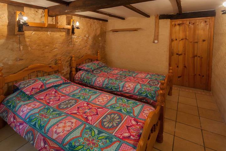 Gîte pour 4 personnes, avec piscine ainsi que jardin et jacuzzi à Villamblard - 4