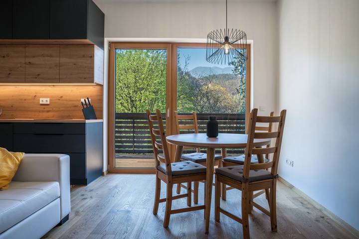 Appartamento intero, Appartamento 'Pension Grasser' con vista sulle montagne, terrazza privata e Wi-Fi in Auer, Alto Adige