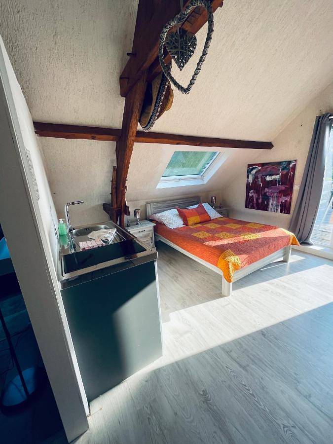 Chambre d’hôte pour 2 personnes, avec Balcon et Terrasse ainsi que Jardin et Vue