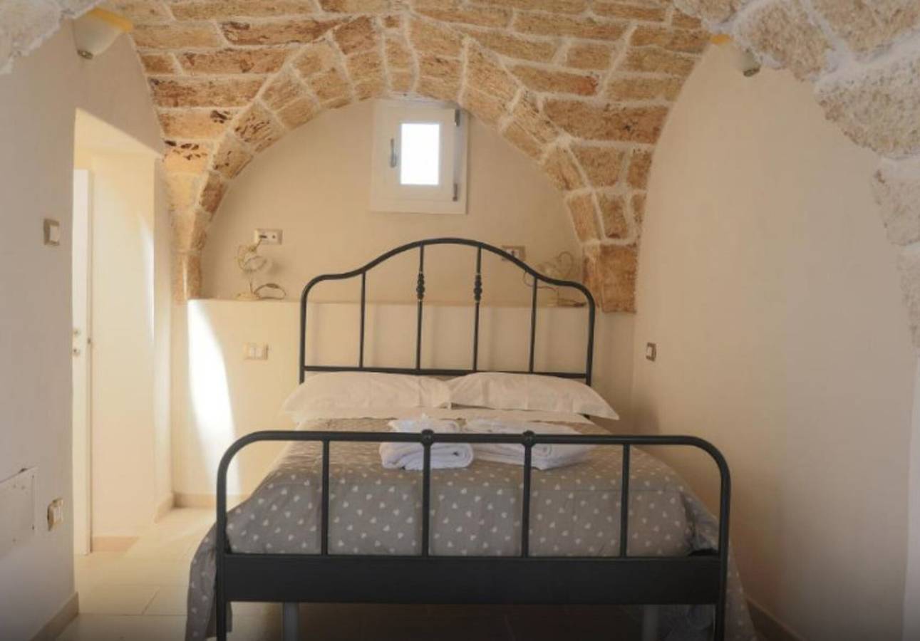 Camera 'Serranova' con terrazza privata, Wi-Fi e aria condizionata in Carovigno, Salento