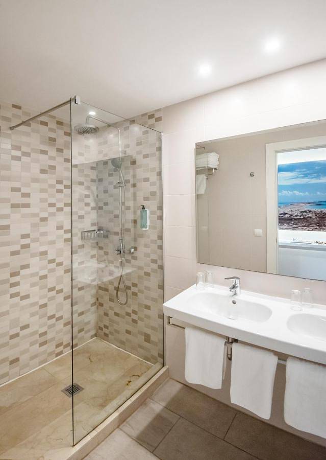 Hôtel pour 2 personnes, avec piscine et jardin dans Playa Migjorn Formentera - 2