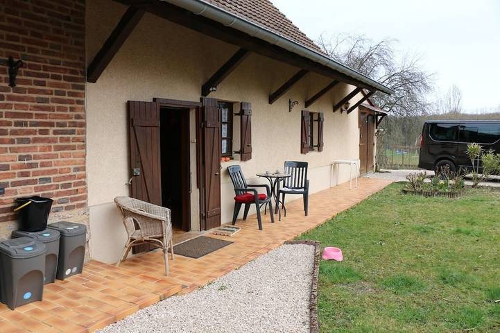 Location de vacances pour 10 personnes, avec jardin ainsi que terrasse et jacuzzi à La Chapelle-Naude