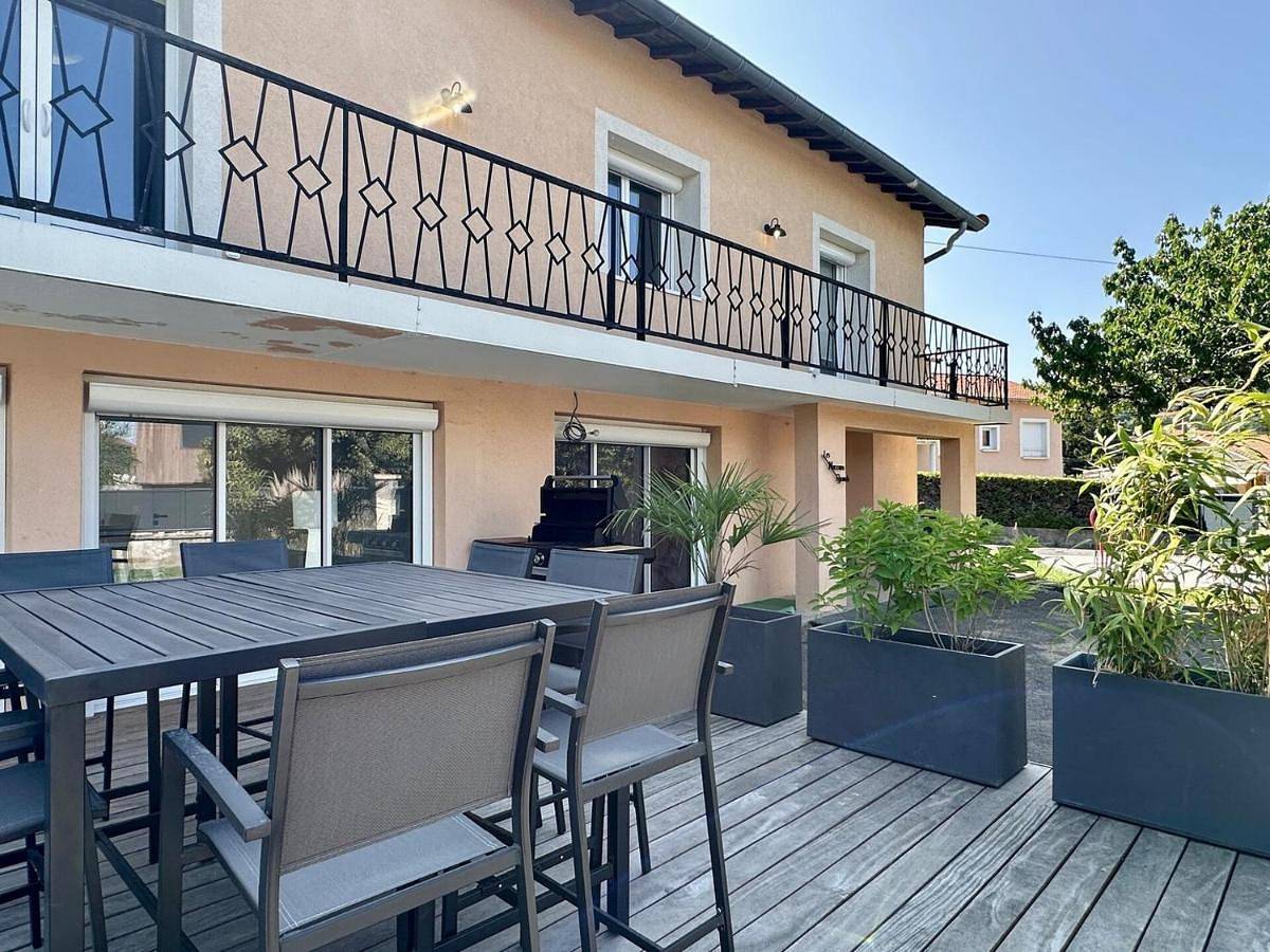 Maison avec piscine le puy en velay in Vals-près-le-Puy, Haute-Loire