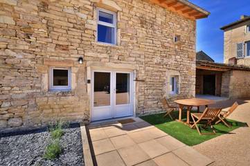 Gîte pour 4 personnes, avec terrasse à Montbellet