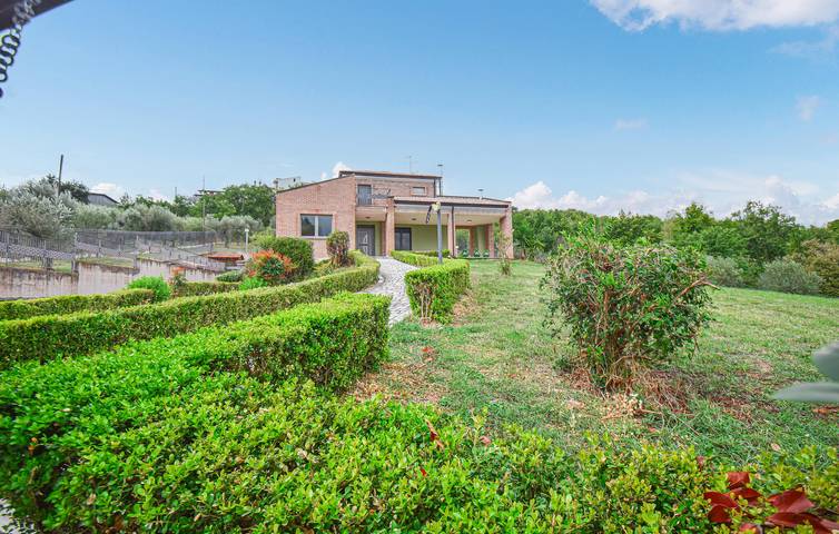 Acogedor apartamento con WiFi, aire acondicionado y aparcamiento, a 1,5 km de Montemiletto in Torre Le Nocelle, Provincia d'Avellino