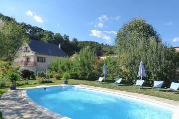 Gîte pour 5 personnes, avec piscine à Massiac