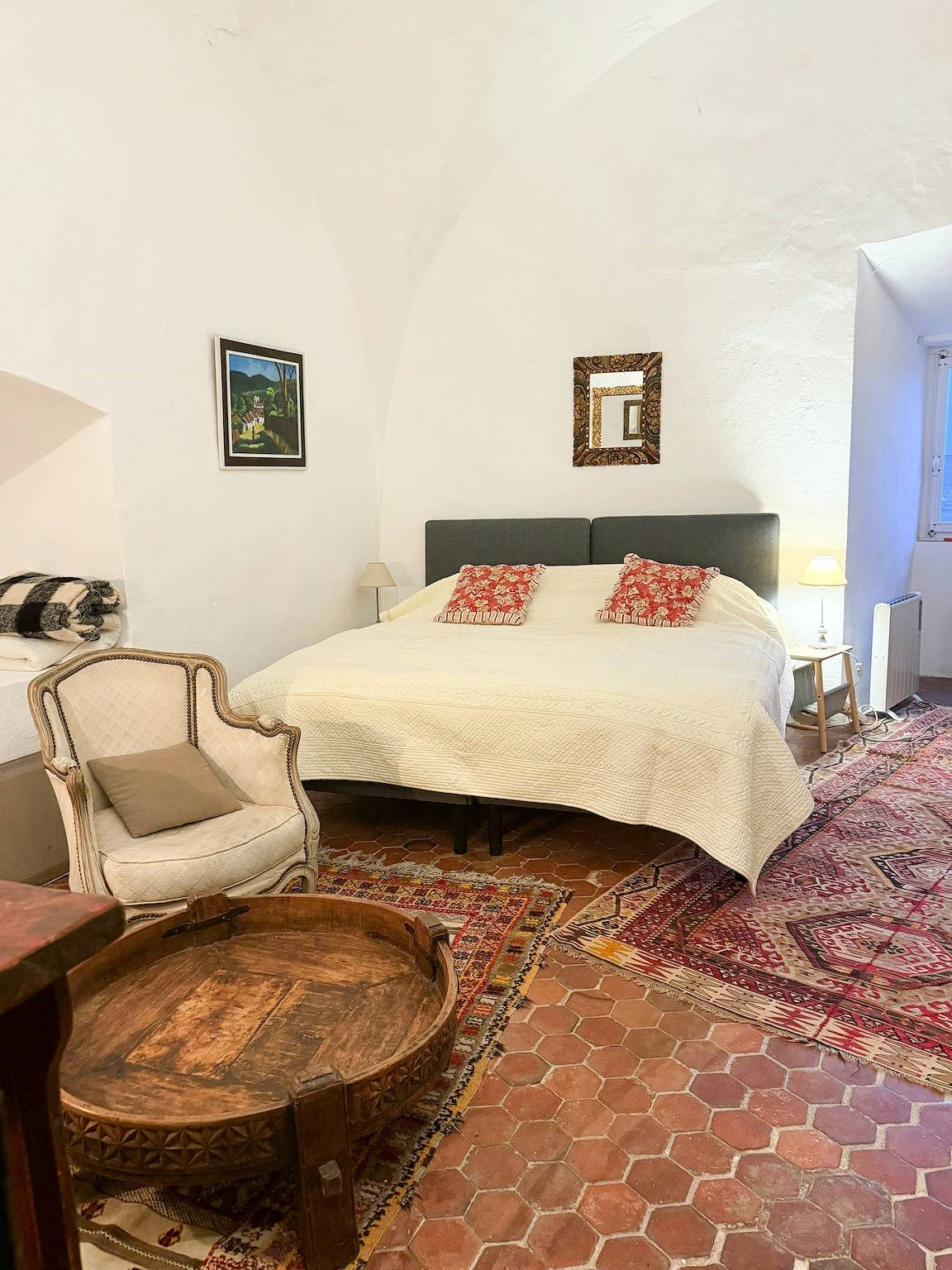 Künstlerchâteau mit Ruinen im Departement Gard in Vénéjan, Nimes und Umgebung