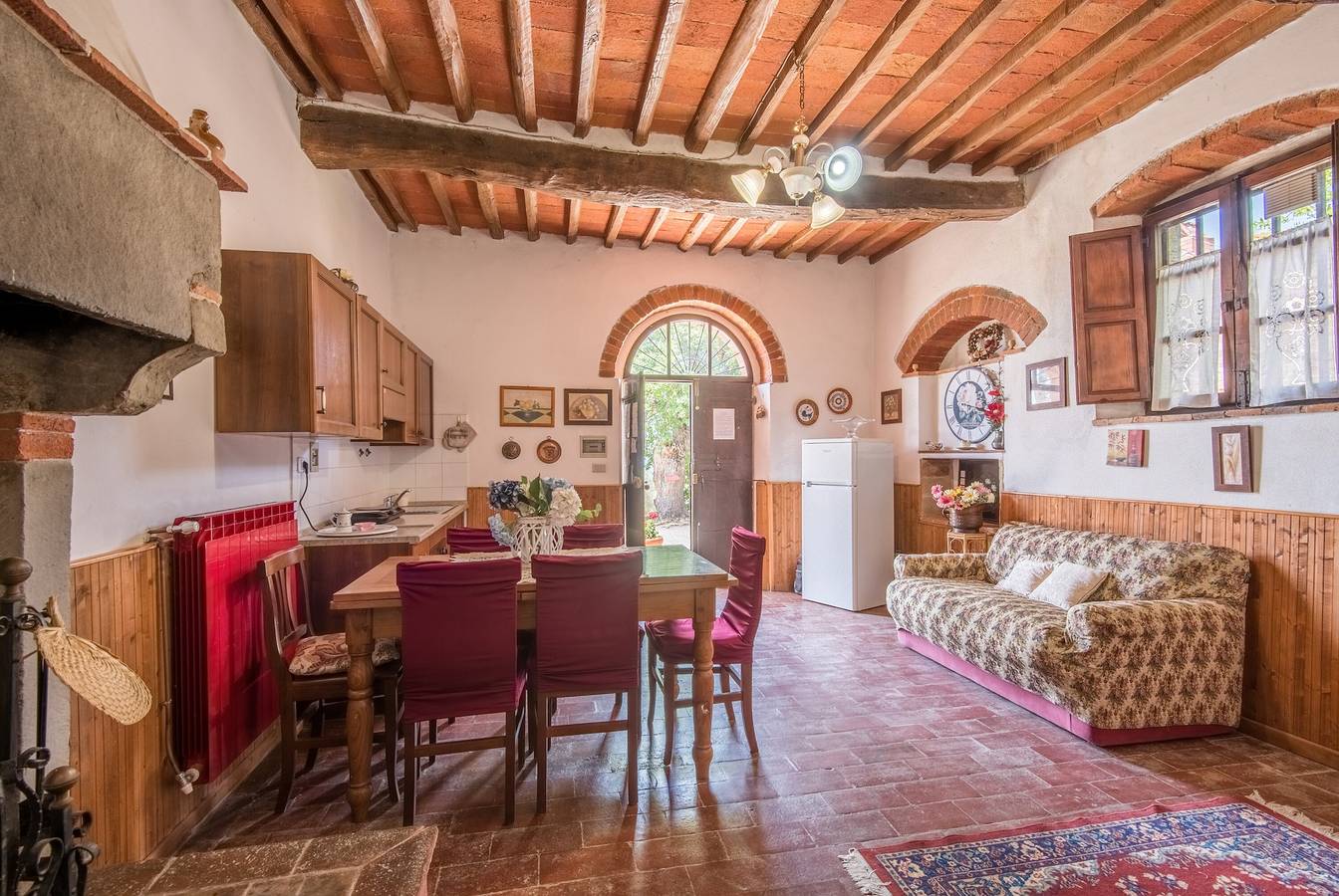 Appartamento per vacanze 'Trilocale Elisa' con piscina, giardino e Wi-Fi in Castiglion Fibocchi, Valdarno