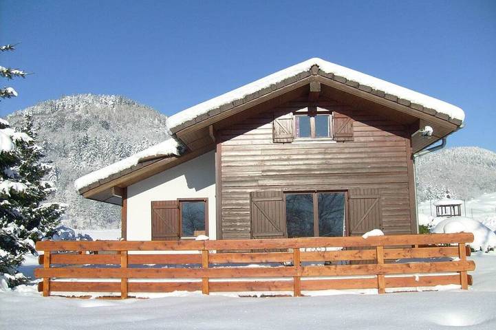 Chalet pour 8 personnes, avec piscine et terrasse, animaux acceptés