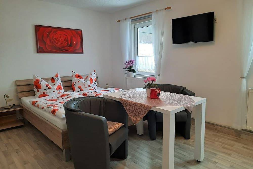 Ganze Wohnung, Appartement \"Pfaffenstein\", Wohn-/Schlafraum - Ferienhof Müller in Königstein, Elbsandsteingebirge