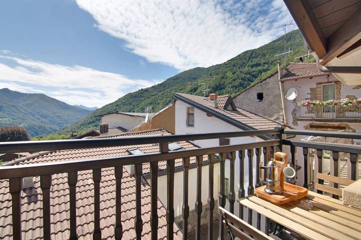 Holiday Home 'Pollicina' with Mountain View and Balcony in Margno, Västra Orobie-alperna