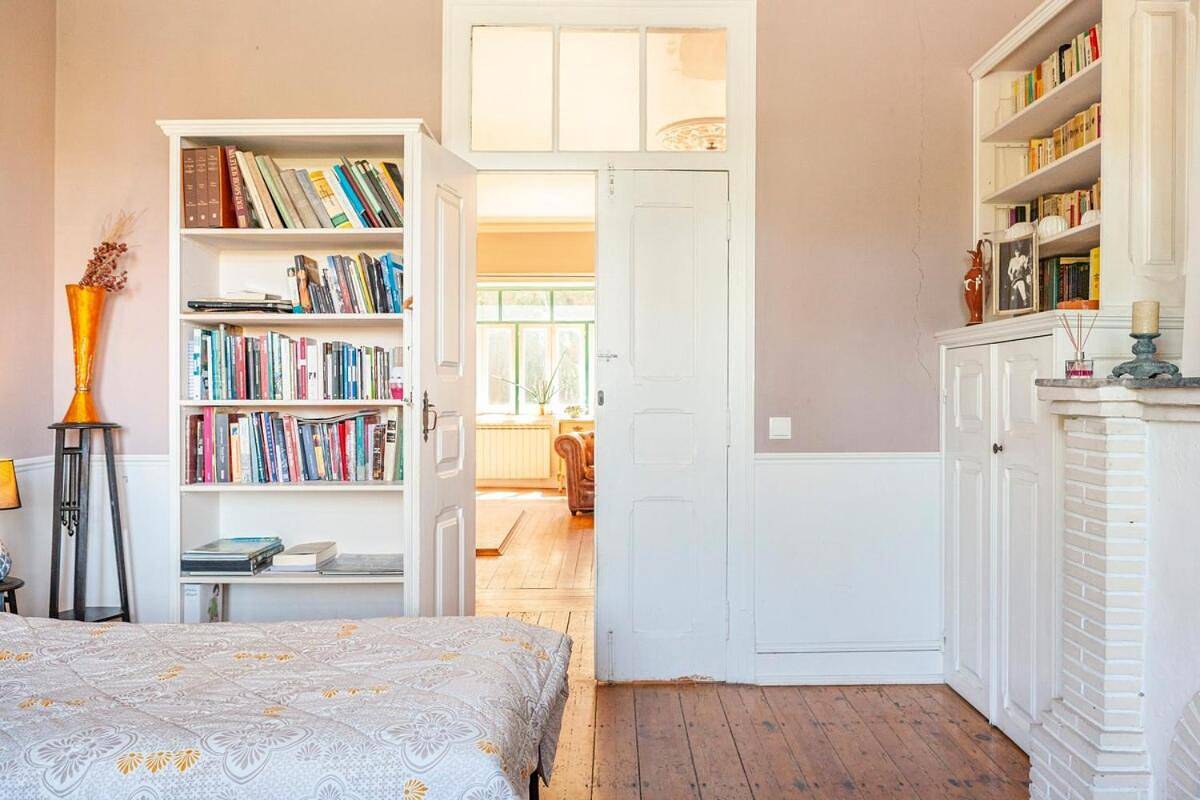 Apartamento de férias inteiro, B&B Quarto Violeta com Chaminé in Ramalhal, Distrito de Lisboa