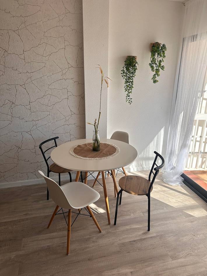 Entire apartment, "Right on the Beach" Apartment with Sea Views, Wi-Fi, Terrace and Garden in Benalmádena Costa, Benalmádena