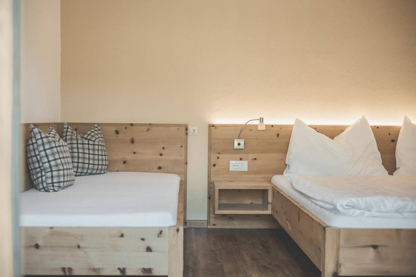 Ganze Wohnung, Ferienwohnung 'Schnatzhof Typ C1' mit Bergblick, Gemeinschaftspool und Wi-Fi in Schlanders, Nationalpark Stilfser Joch