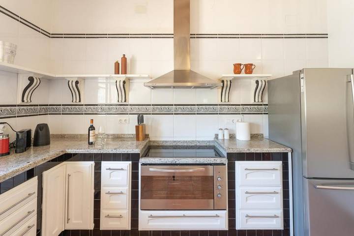 Casa rural para 8 personas, con vistas además de jardín y piscina en Orba - 3