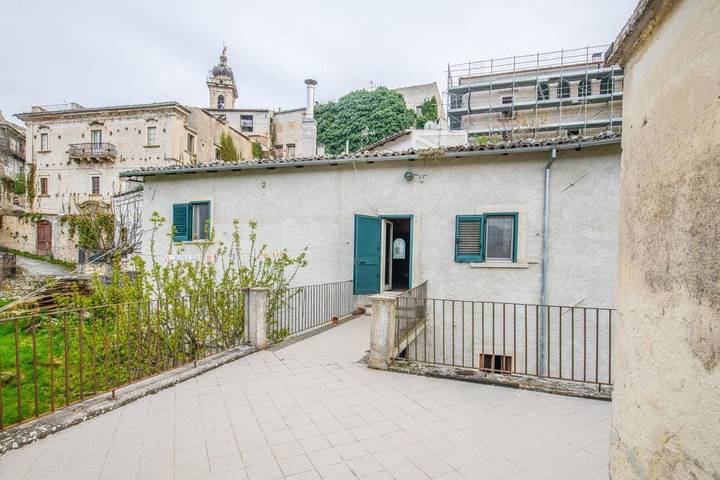 Gîte pour 6 personnes, avec Balcon ainsi que Terrasse et Jardin à Capestrano