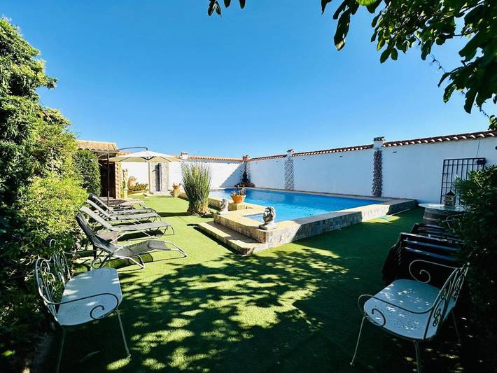 Casa rural para 14 personas, con jardín y piscina, Familias con niños en Casas de los Pinos