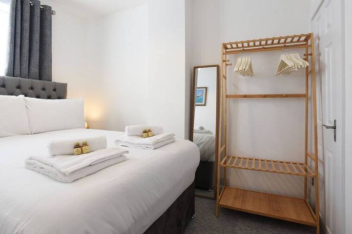 Clive’s Abode | Centrally Located 2Br Family Home in Portsmouth, Südostengland