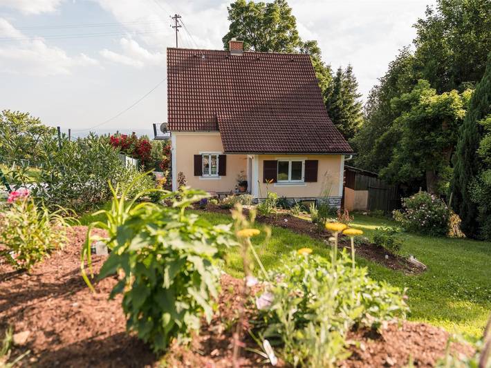 Ferienhaus für 8 Personen, mit Balkon und Garten, kinderfreundlich