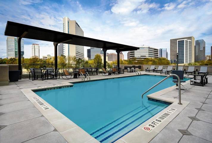 Hotel para 5 personas, con terraza y piscina - 1