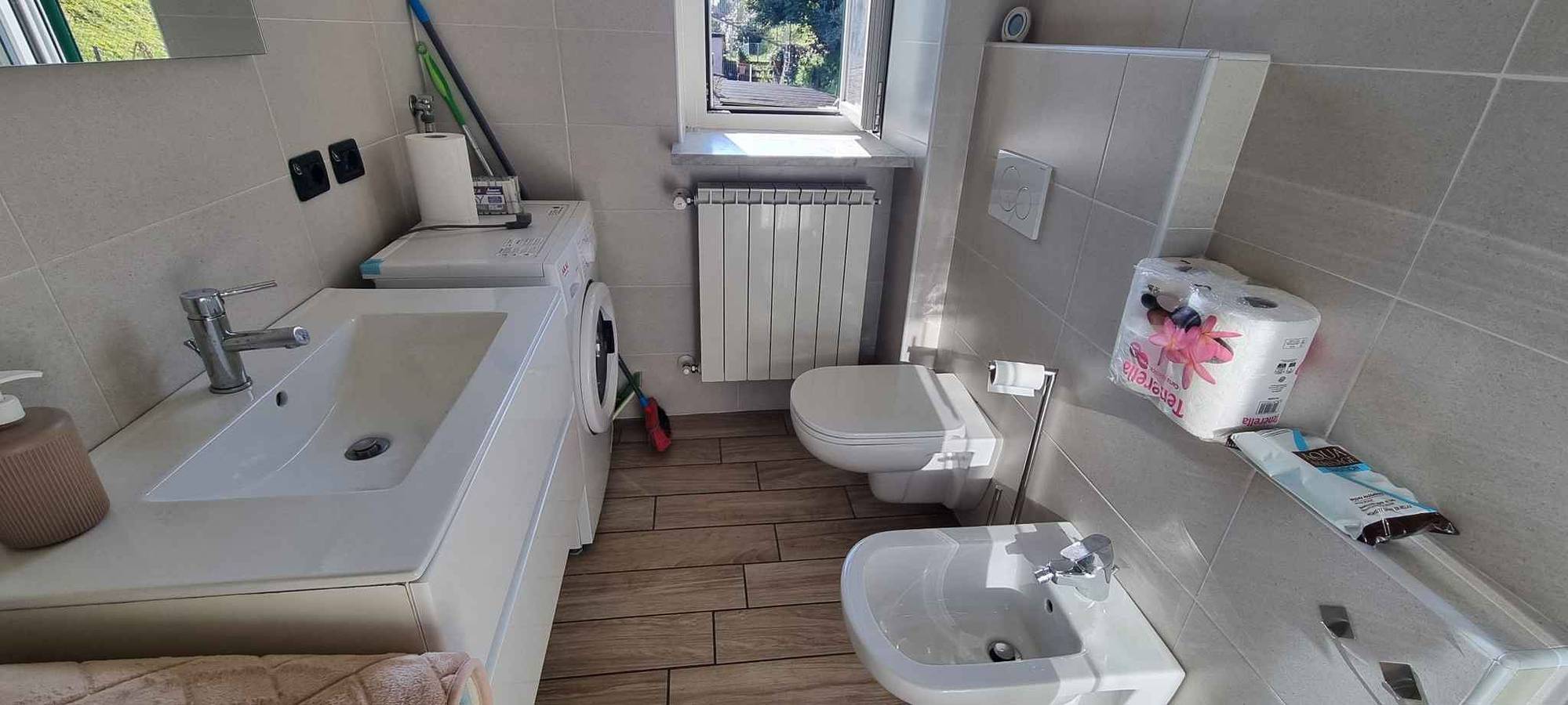 Apartamento vacacional entero, Apartamento de vacaciones con balcón y vistas panorámicas in Arona (Lago Maggiore), Municipio de Arona